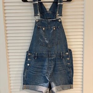 Gap short overalls